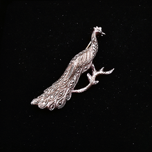 Afbeelding in Gallery-weergave laden, Oude pauwbroche van 835 zilver, bezet met marcasieten