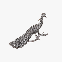 Afbeelding in Gallery-weergave laden, Oude pauwbroche van 835 zilver, bezet met marcasieten