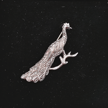Afbeelding in Gallery-weergave laden, Oude pauwbroche van 835 zilver, bezet met marcasieten