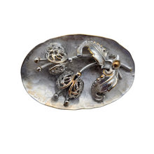 Afbeelding in Gallery-weergave laden, Broche aux pavots vintage en métal argenté