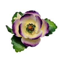 Charger l'image dans la galerie, Broche florale en porcelaine Staffordshire “Violetta” Cara China, Angleterre, années 1960-1970 Le Charme des Violettes - Brocante en ligne