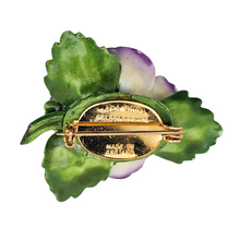 Charger l'image dans la galerie, Broche florale en porcelaine Staffordshire “Violetta” Cara China, Angleterre, années 1960-1970 Le Charme des Violettes - Brocante en ligne