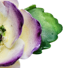 Charger l'image dans la galerie, Broche florale en porcelaine Staffordshire “Violetta” Cara China, Angleterre, années 1960-1970 Le Charme des Violettes - Brocante en ligne