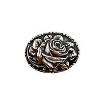 Load image into Gallery viewer, Broche ovale en argent 830 au décor de rose en relief – Poinçon TH, 1930-1960 Le Charme des Violettes - Brocante en ligne