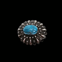 Afbeelding in Gallery-weergave laden, Art Deco filigrain en Egyptische scarabee broche