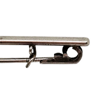 Afbeelding in Gallery-weergave laden, Broche moderniste en argent sertie d'une sodalite ovale, années 1940