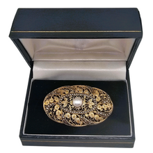 Charger l'image dans la galerie, Broche en vermeil (argent 835) filigrané, marcassites et perle – esprit Art déco, années 1920-1930 Le Charme des Violettes - Brocante en ligne
