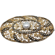 Charger l'image dans la galerie, Broche en vermeil (argent 835) filigrané, marcassites et perle – esprit Art déco, années 1920-1930 Le Charme des Violettes - Brocante en ligne