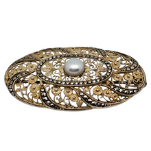 Charger l'image dans la galerie, Broche en vermeil (argent 835) filigrané, marcassites et perle – esprit Art déco, années 1920-1930 Le Charme des Violettes - Brocante en ligne