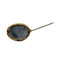 Charger l'image dans la galerie, Broche de style Essex Crystal – Bouquet de fleurs peint sous verre, vers 1880-1910 Le Charme des Violettes - Brocante en ligne