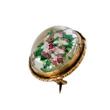 Charger l'image dans la galerie, Broche de style Essex Crystal – Bouquet de fleurs peint sous verre, vers 1880-1910 Le Charme des Violettes - Brocante en ligne