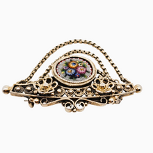 Afbeelding in Gallery-weergave laden, Broche victorienne en vermeil et micromosaïque italienne, souvenir du Grand Tour, années 1870-1910