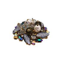 Afbeelding in Gallery-weergave laden, Broche vintage en pierres du Rhin et perles, années 1950-1960