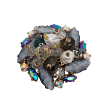 Afbeelding in Gallery-weergave laden, Broche vintage en pierres du Rhin et perles, années 1950-1960