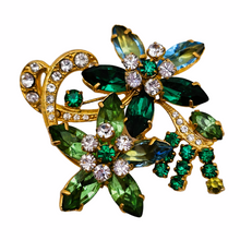 Afbeelding in Gallery-weergave laden, Oude vintage broche bezet met groene en witte strass steentjes
