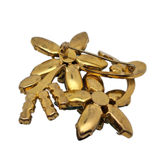 Afbeelding in Gallery-weergave laden, Oude vintage broche bezet met groene en witte strass steentjes