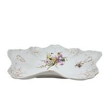 Charger l'image dans la galerie, C.T. (Carl Tielsch), plat en porcelaine allemande à décor de violettes et de muguets, autour de 1900