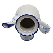 Load image into Gallery viewer, FAS, Cafetière blanche et bleue en porcelaine allemande, entre 1834 et 1851