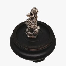Load image into Gallery viewer, Caniche miniature vintage en étain plaqué argent, années 1970-1980