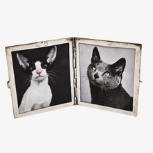 Load image into Gallery viewer, Carnet de bal ou porte-photos en argent 835 guilloché, années 1930-1940