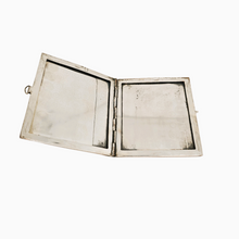 Load image into Gallery viewer, Carnet de bal ou porte-photos en argent 835 guilloché, années 1930-1940