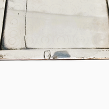 Load image into Gallery viewer, Carnet de bal ou porte-photos en argent 835 guilloché, années 1930-1940
