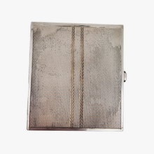 Load image into Gallery viewer, Carnet de bal ou porte-photos en argent 835 guilloché, années 1930-1940