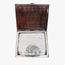 Load image into Gallery viewer, Carnet de bal ou porte-photos en argent 835 guilloché, années 1930-1940