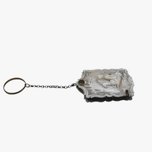 Load image into Gallery viewer, Carnet de bal ancien en nacre sculptée – scène pastorale, Belle Époque, vers 1880-1900 Le Charme des Violettes - Brocante en ligne