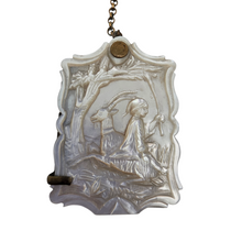 Load image into Gallery viewer, Carnet de bal ancien en nacre sculptée – scène pastorale, Belle Époque, vers 1880-1900 Le Charme des Violettes - Brocante en ligne