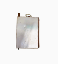 Load image into Gallery viewer, Carnet de bal ancien en nacre – Belle Époque, avec crayon d’origine, vers 1880-1900 Le Charme des Violettes - Brocante en ligne