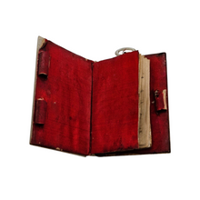 Load image into Gallery viewer, Carnet de bal ancien en nacre – Belle Époque, avec crayon d’origine, vers 1880-1900 Le Charme des Violettes - Brocante en ligne