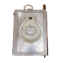 Load image into Gallery viewer, Carnet de bal ancien en nacre – Belle Époque, avec crayon d’origine, vers 1880-1900 Le Charme des Violettes - Brocante en ligne