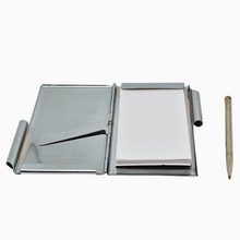 Afbeelding in Gallery-weergave laden, Louis Widmer, Carnet de notes vintage avec stylo bille intégré pour la sac, années 1970-1980