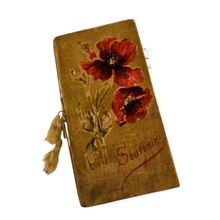 Load image into Gallery viewer, Carnet de Souvenir en velours décoré de coquelicots, vers 1890-1910