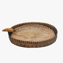 Load image into Gallery viewer, Vide-poche en laiton ciselé et dentelle – esprit Louis XVI, vers 1900 Le Charme des Violettes - Brocante en ligne