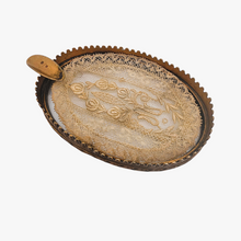 Load image into Gallery viewer, Vide-poche en laiton ciselé et dentelle – esprit Louis XVI, vers 1900 Le Charme des Violettes - Brocante en ligne