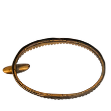 Load image into Gallery viewer, Vide-poche en laiton ciselé et dentelle – esprit Louis XVI, vers 1900 Le Charme des Violettes - Brocante en ligne