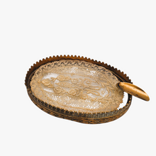 Load image into Gallery viewer, Vide-poche en laiton ciselé et dentelle – esprit Louis XVI, vers 1900 Le Charme des Violettes - Brocante en ligne
