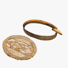 Load image into Gallery viewer, Vide-poche en laiton ciselé et dentelle – esprit Louis XVI, vers 1900 Le Charme des Violettes - Brocante en ligne