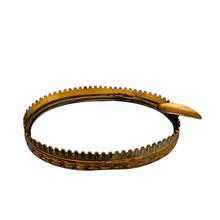 Load image into Gallery viewer, Vide-poche en laiton ciselé et dentelle – esprit Louis XVI, vers 1900 Le Charme des Violettes - Brocante en ligne