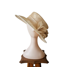 Afbeelding in Gallery-weergave laden, Solano, Chapeau-Capeline vintage en lin beige et fleurs en lin, années 1990