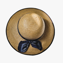 Afbeelding in Gallery-weergave laden, Chapeau de paille vintage et foulard en soie