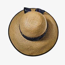 Afbeelding in Gallery-weergave laden, Chapeau de paille vintage et foulard en soie