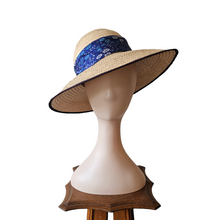 Afbeelding in Gallery-weergave laden, Chapeau de paille vintage et foulard en soie