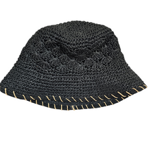 Afbeelding in Gallery-weergave laden, Chapeau vintage en raphia noir crocheté, années 1970