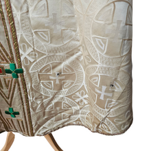 Load image into Gallery viewer, Chasuble liturgique ancienne brodée de fils d’or, Trinité - symbole Alpha-Omega, Fa. M.J. Coopmans, Hoeven (Pays-Bas), vers 1935-1950 Le Charme des Violettes - Brocante en ligne