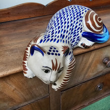 Charger l'image dans la galerie, Chat couché vintage en grès peint, artisanat mexicain, années 1970