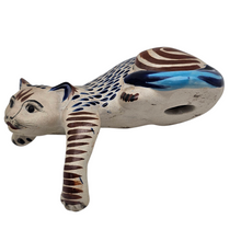 Charger l'image dans la galerie, Chat couché vintage en grès peint, artisanat mexicain, années 1970