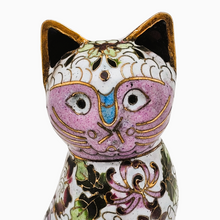 Load image into Gallery viewer, Chat en émail cloisonné au décor floral pastel – Chine, vers 1960–1980 Le Charme des Violettes - Brocante en ligne